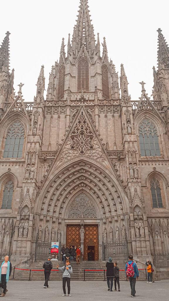 Photos of the beautiful Barcelona Cathedral from the outside and inside.