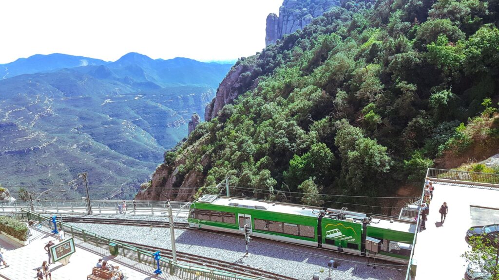 The railway station and train to Montserrat